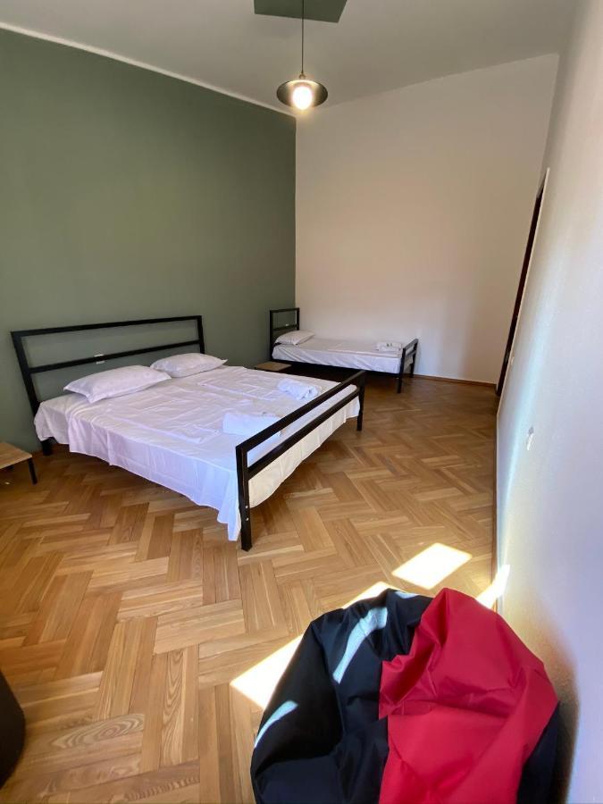 Red Door Apartment Tbilisi Bagian luar foto