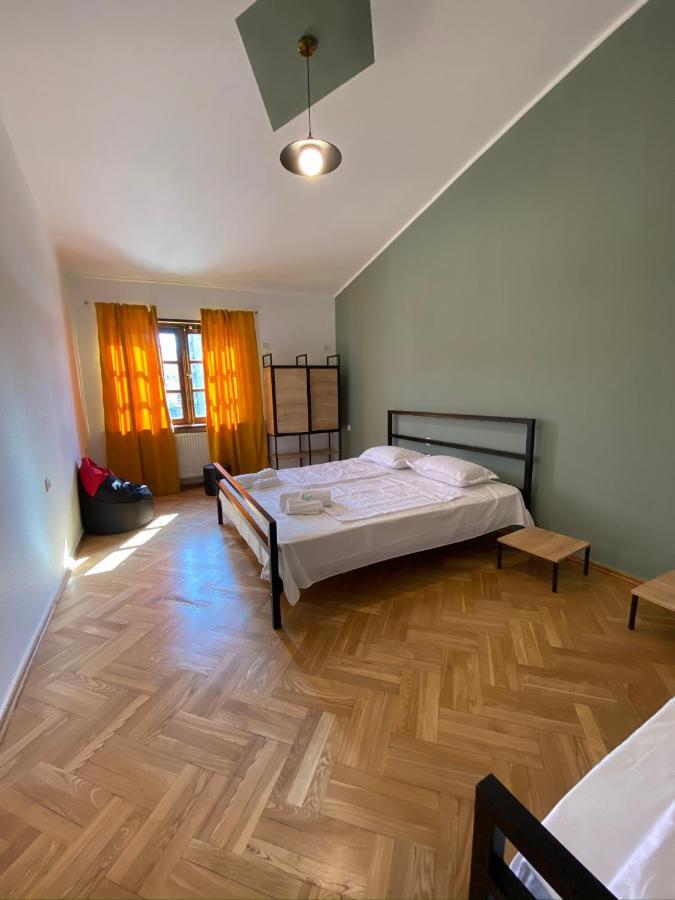 Red Door Apartment Tbilisi Bagian luar foto