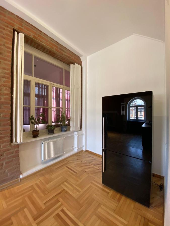 Red Door Apartment Tbilisi Bagian luar foto
