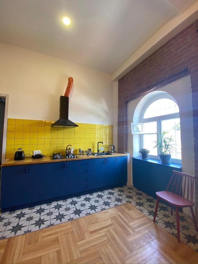 Red Door Apartment Tbilisi Bagian luar foto