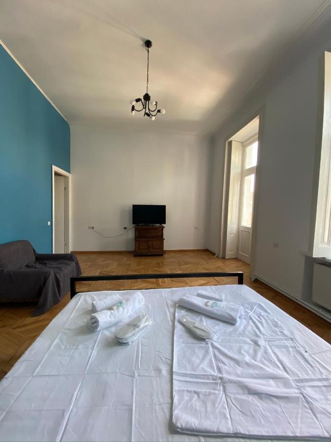 Red Door Apartment Tbilisi Bagian luar foto