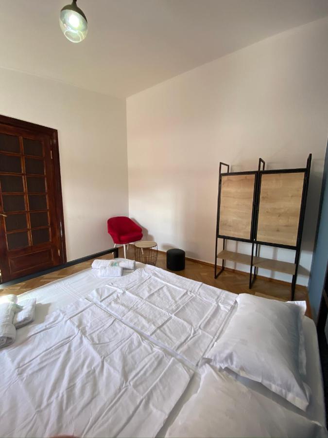 Red Door Apartment Tbilisi Bagian luar foto