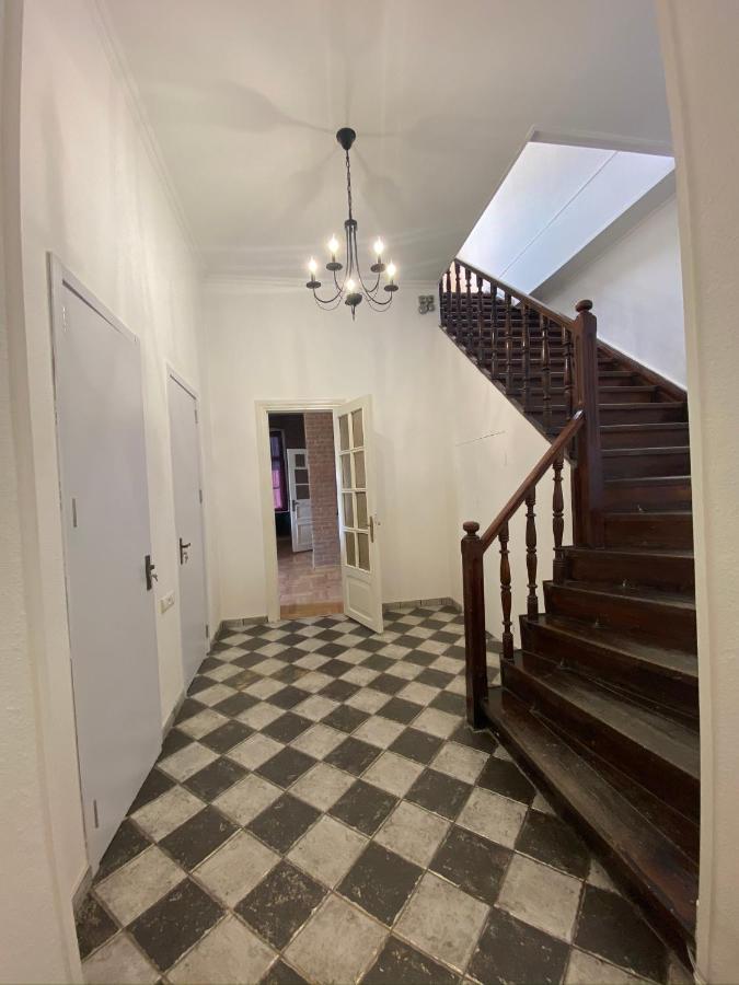 Red Door Apartment Tbilisi Bagian luar foto