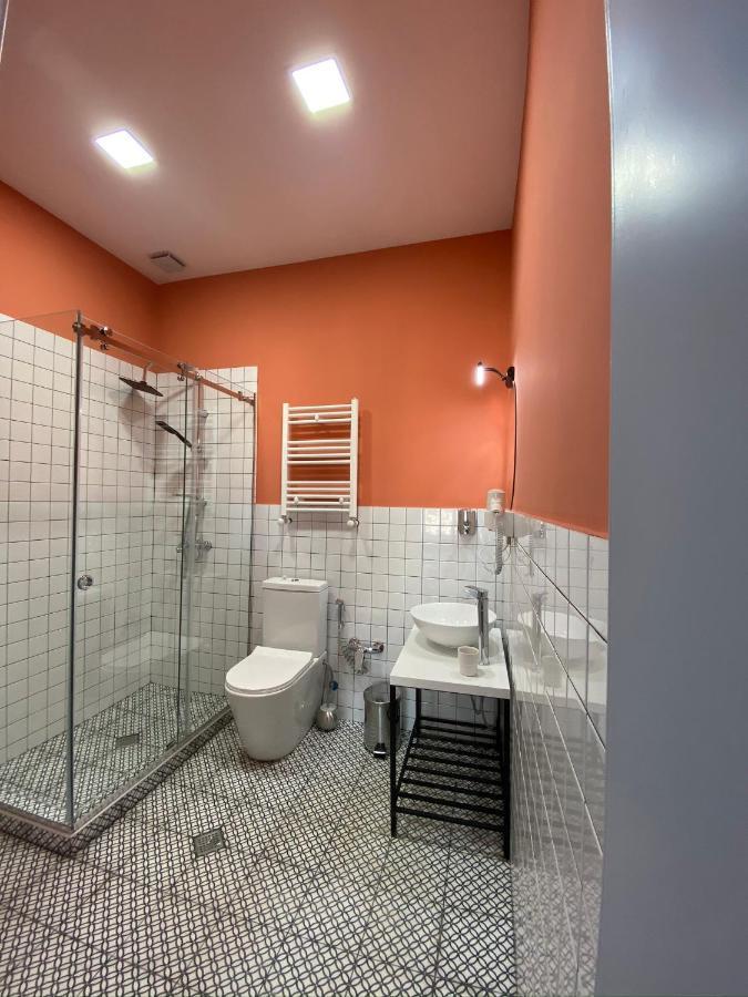 Red Door Apartment Tbilisi Bagian luar foto