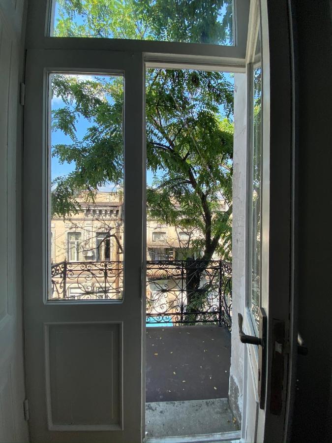Red Door Apartment Tbilisi Bagian luar foto