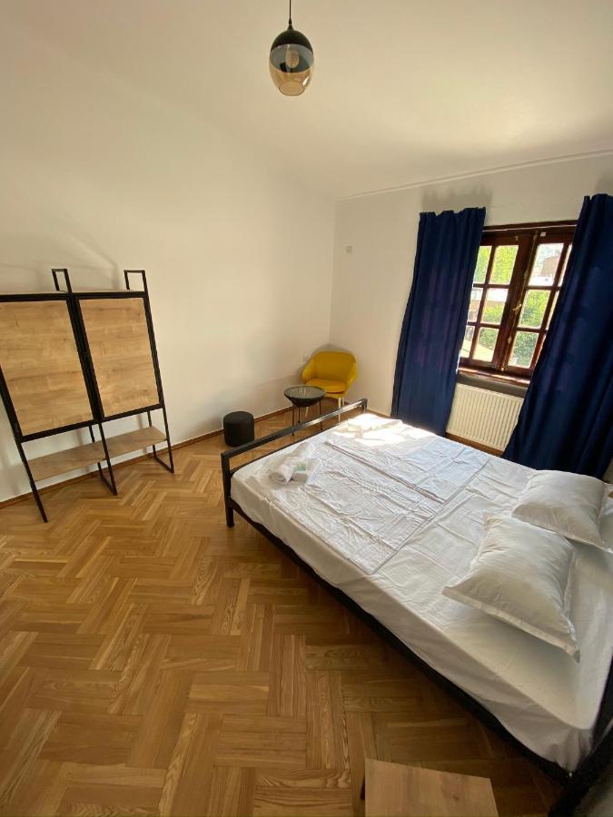 Red Door Apartment Tbilisi Bagian luar foto