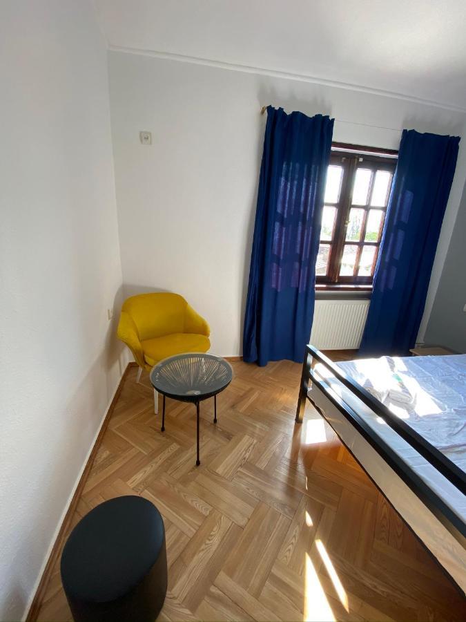 Red Door Apartment Tbilisi Bagian luar foto