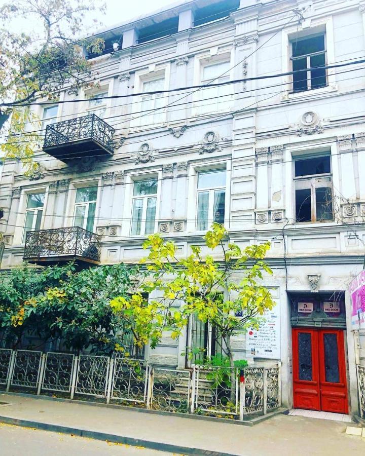 Red Door Apartment Tbilisi Bagian luar foto